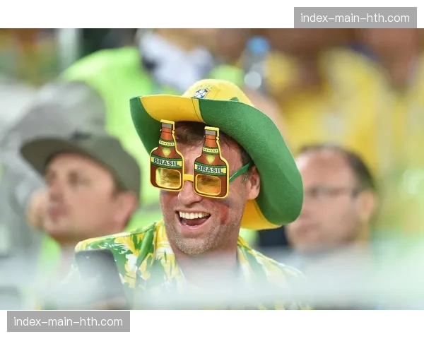 特写:马德里德比赛前,双方球迷在丰收女神像下的短暂“休战” 特写:马德里德比赛前,双方球迷在丰收女神像下的短暂“休战”