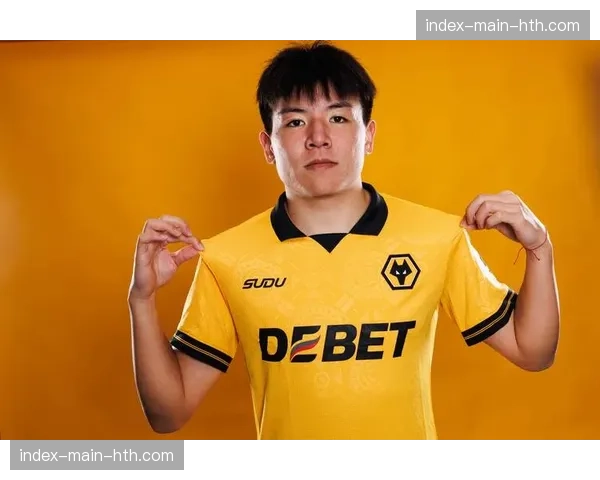 狼队发布新赛季主场球衣设计，融合城市工业元素