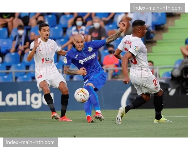 赫塔菲对阵巴萨，主场防守体系面临肋部渗透考验